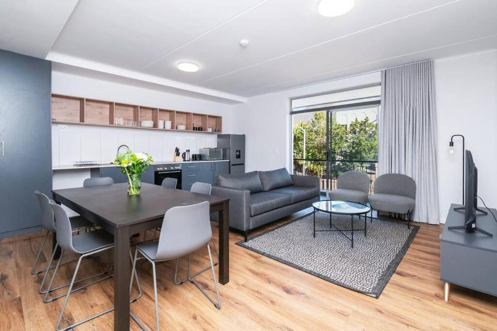 Apartment Metropole East Of Main Spacious Sea Point Retreat