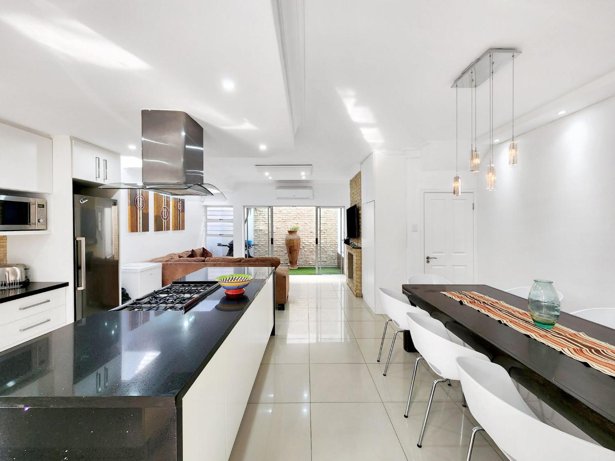 Urban Style House With Jacuzzi & Garage Villa Cape Town