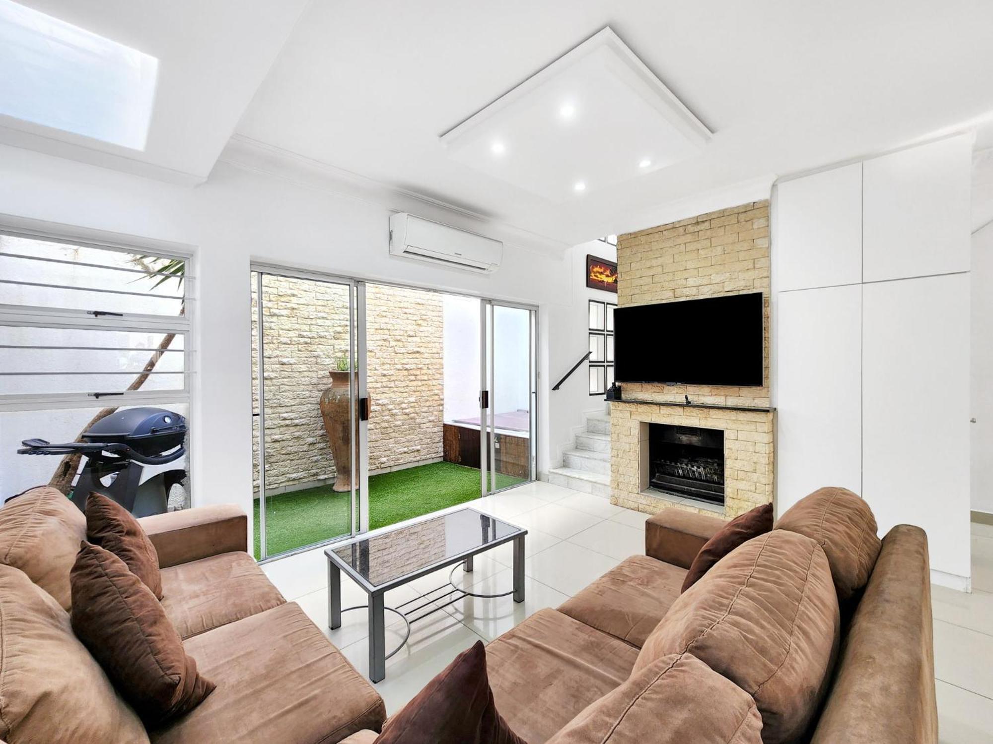 Urban Style House With Jacuzzi & Garage Cape Town