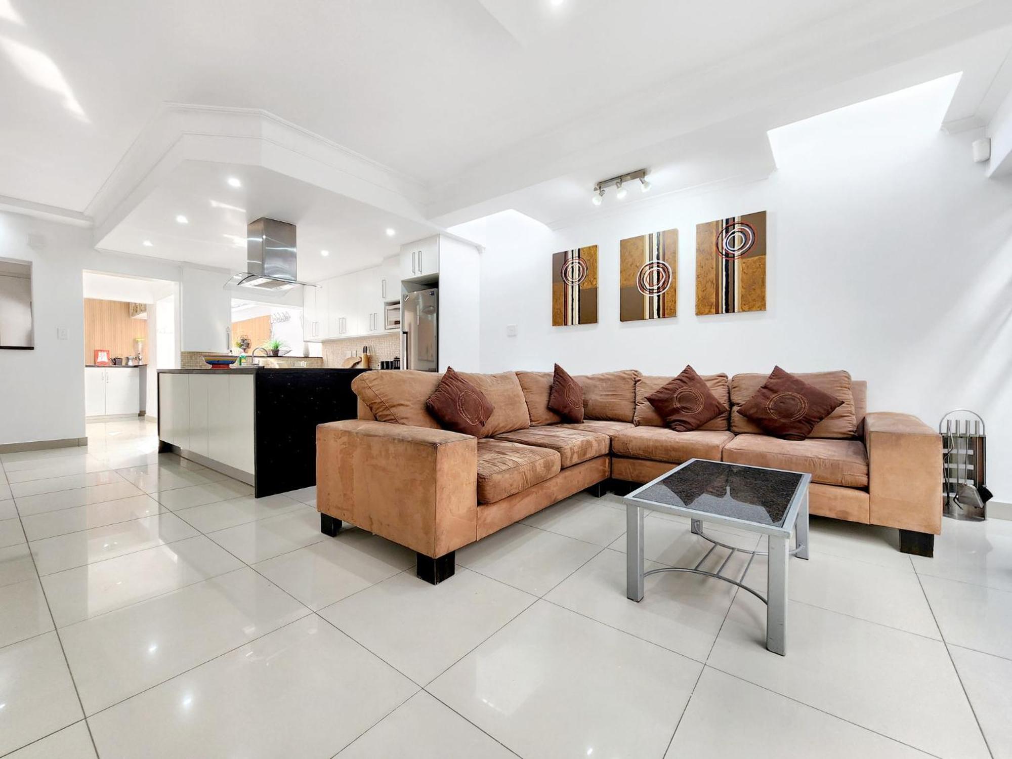 Urban Style House With Jacuzzi & Garage