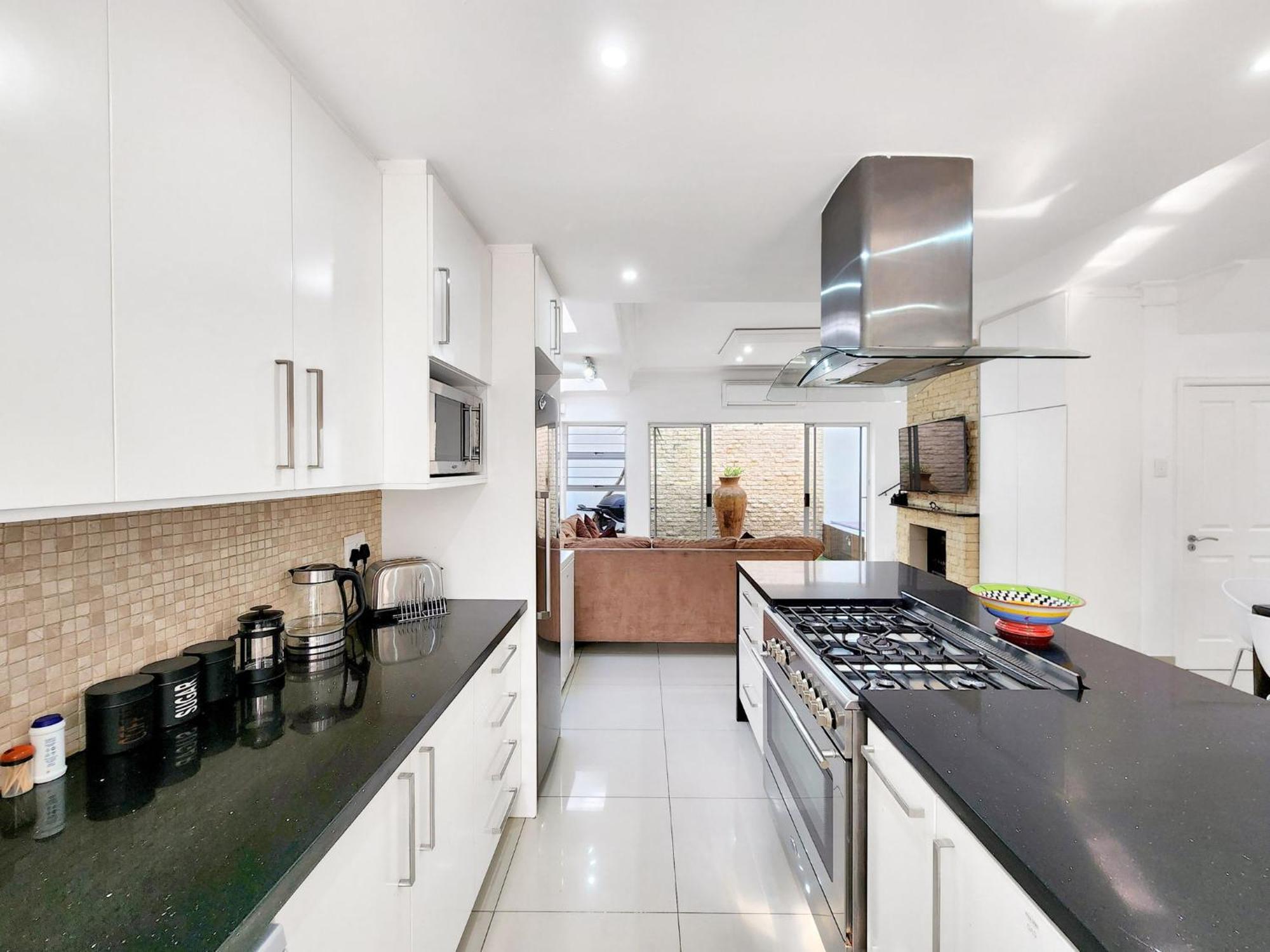 Urban Style House With Jacuzzi & Garage Cape Town