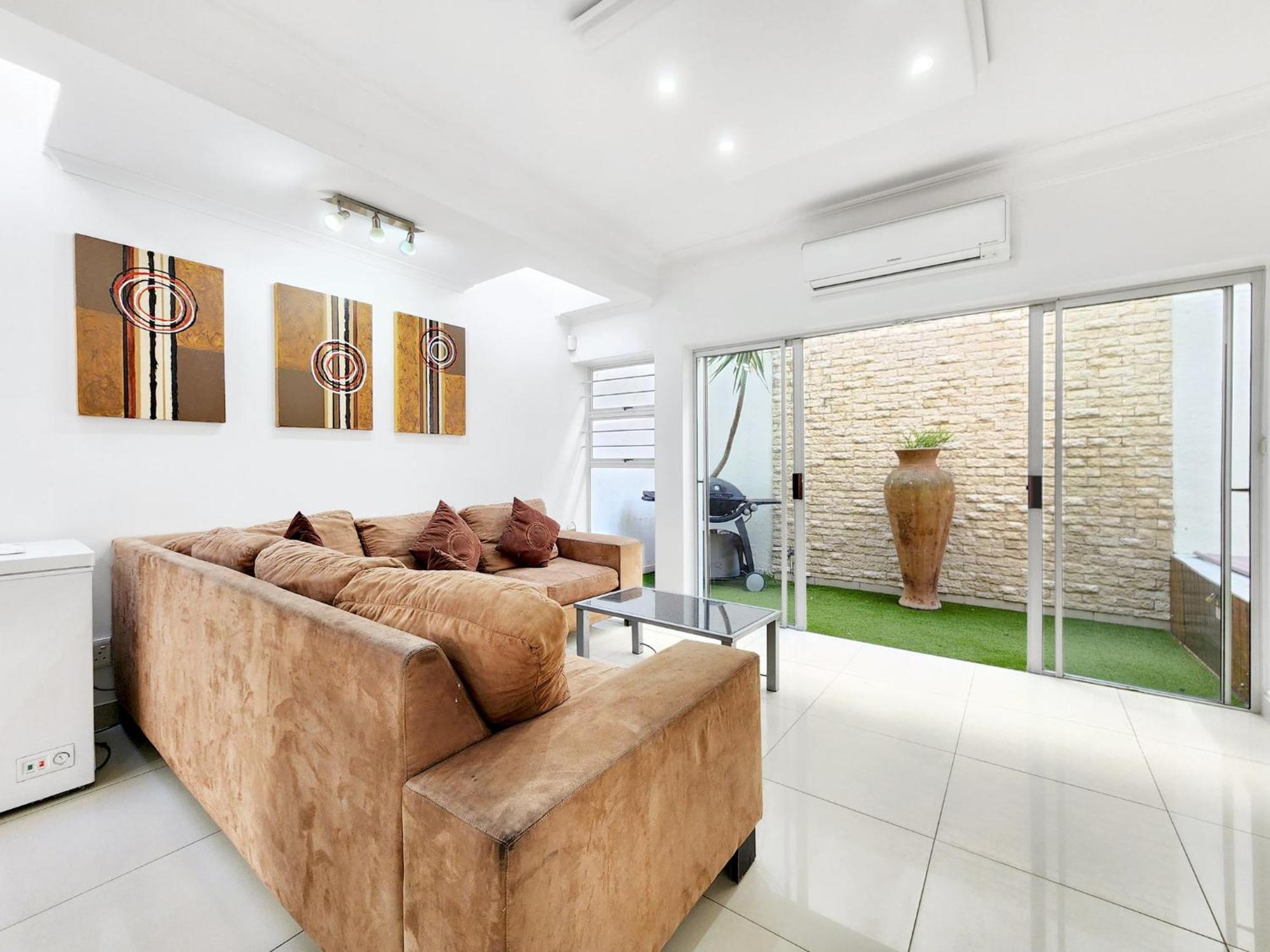 Villa Urban Style House With Jacuzzi & Garage