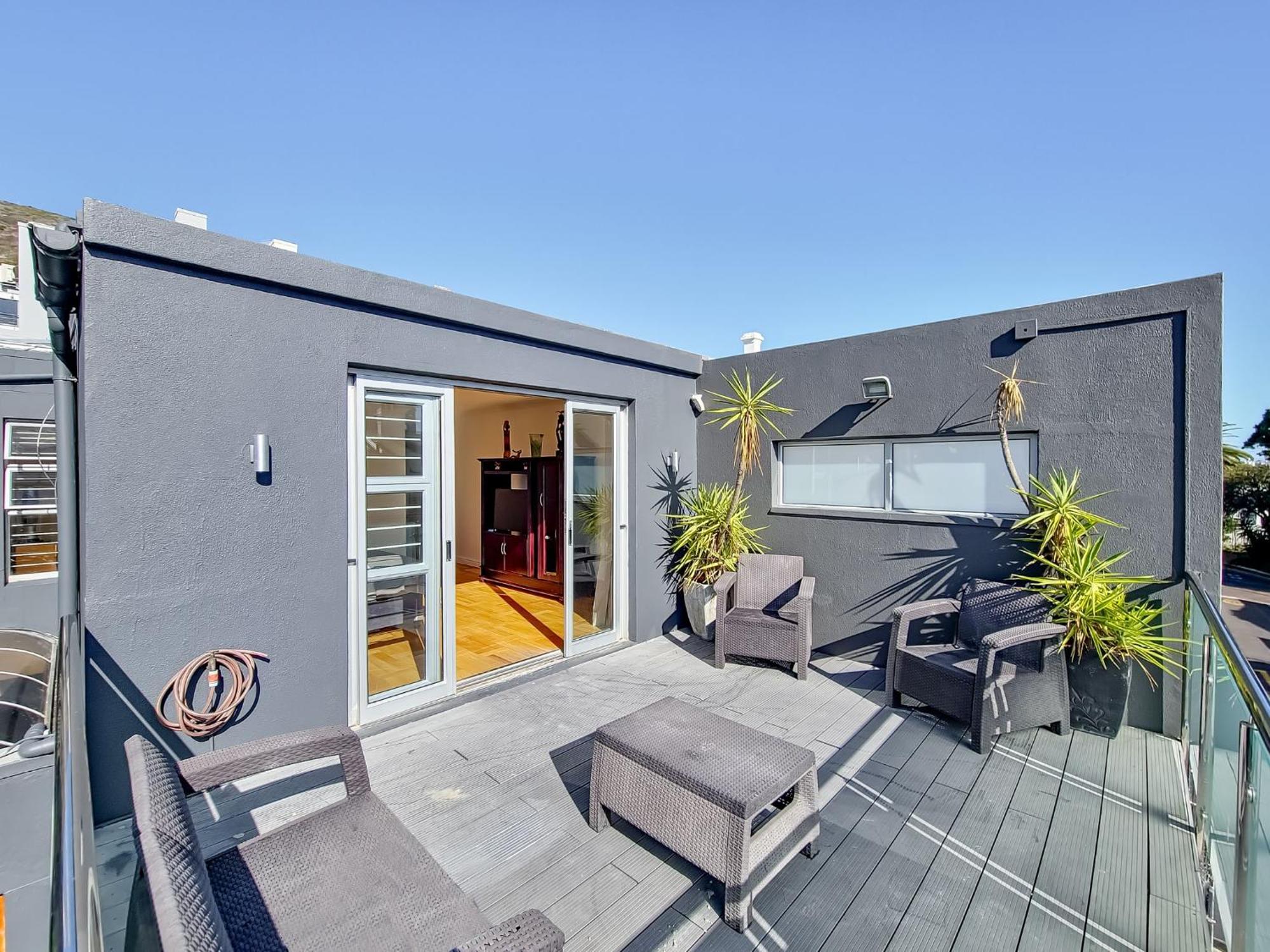 Urban Style House With Jacuzzi & Garage *