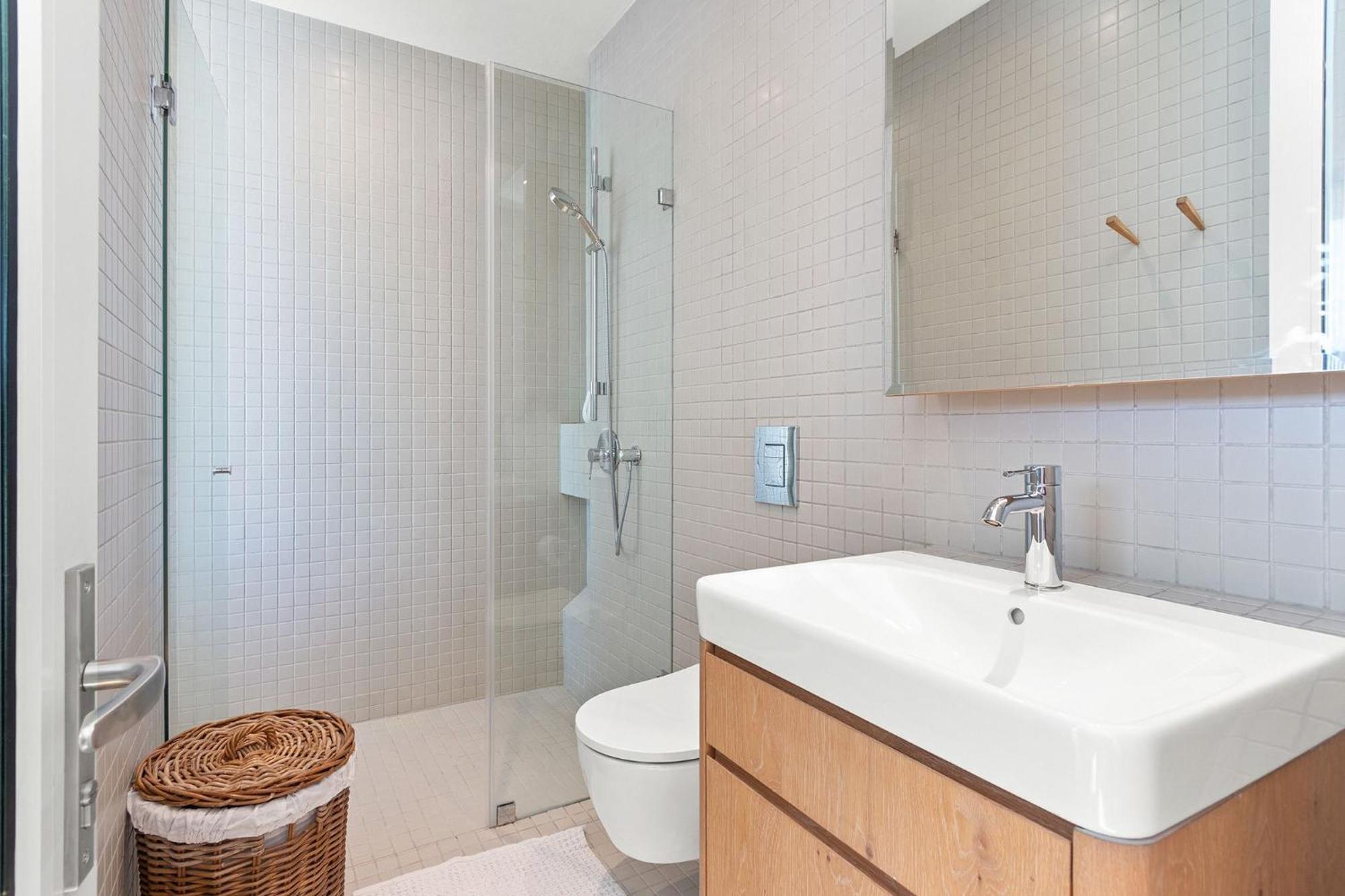 Dal 8 By Host Agents * Cape Town
