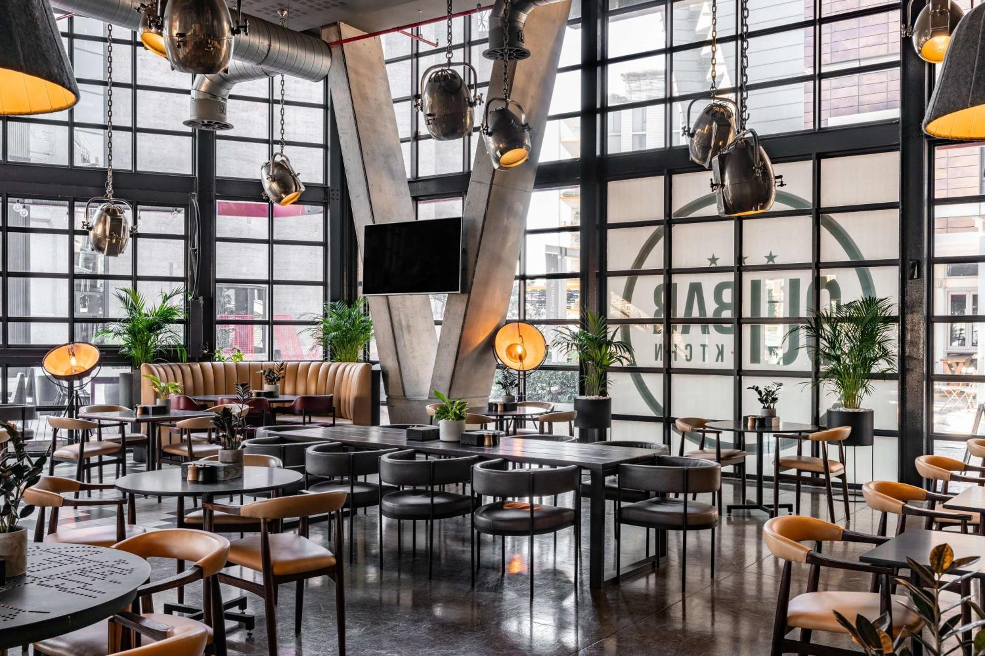 Radisson Red V&a Waterfront Hotel 3*