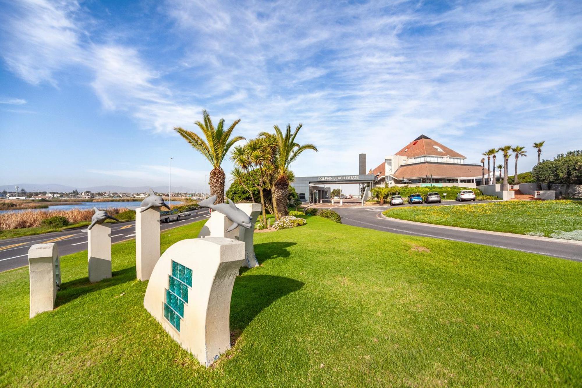 Apartment Luxury Private Beachfront 2 Bedroom Dolphin Apartment, Blouberg, Cape Town