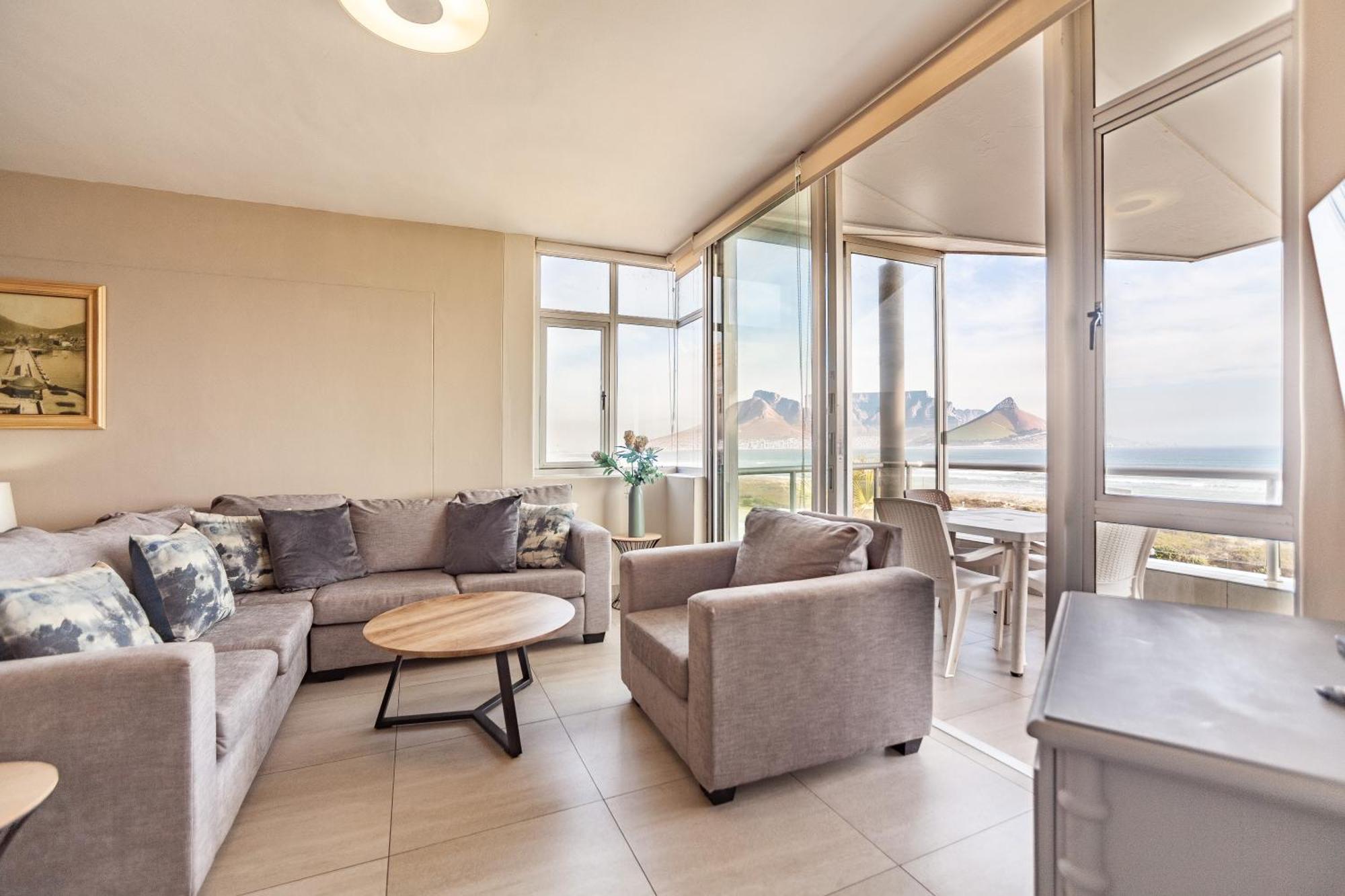 Apartment Luxury Private Beachfront 2 Bedroom Dolphin Apartment, Blouberg,