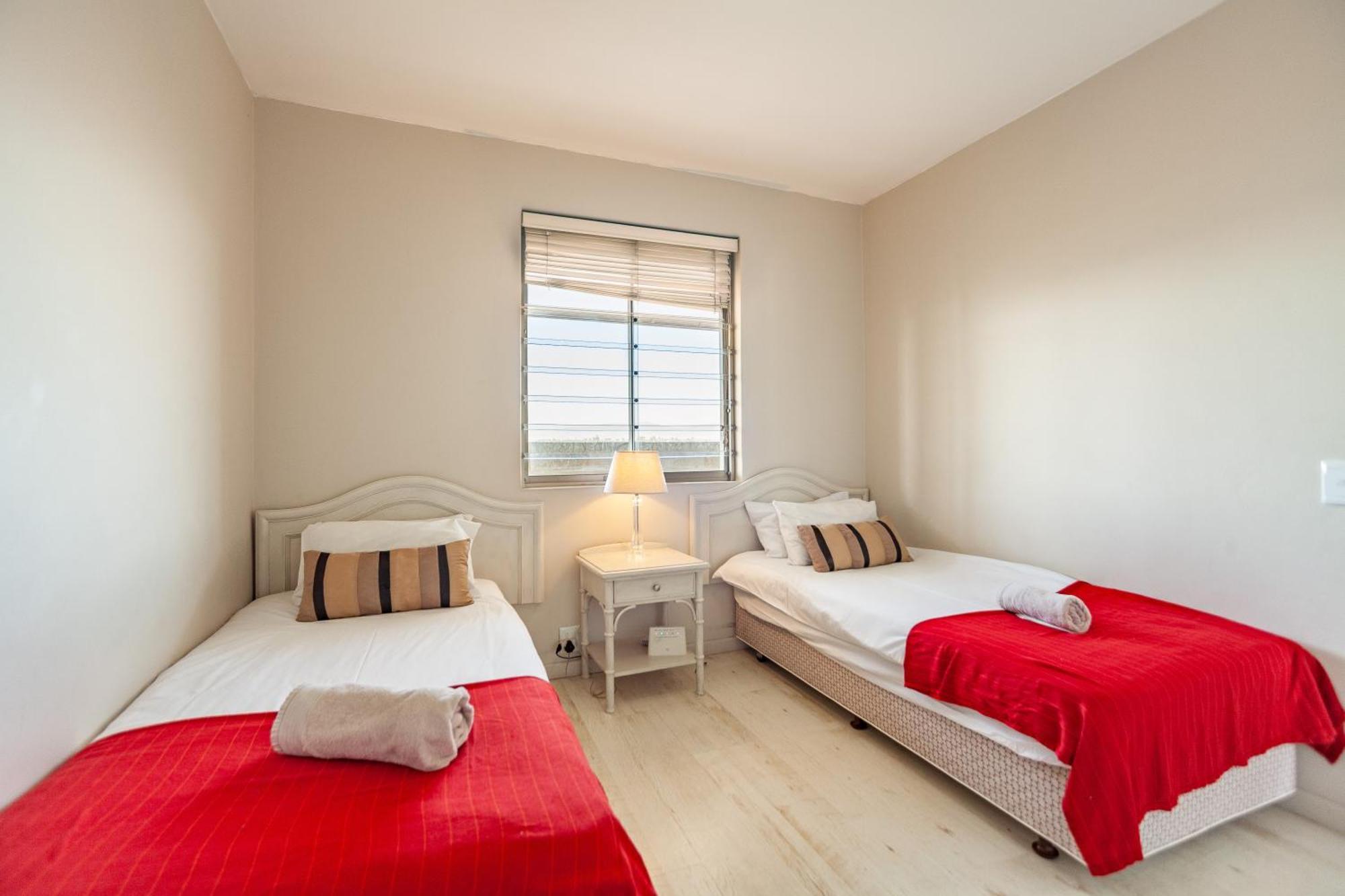 Apartment Luxury Private Beachfront 2 Bedroom Dolphin Apartment, Blouberg, Cape Town