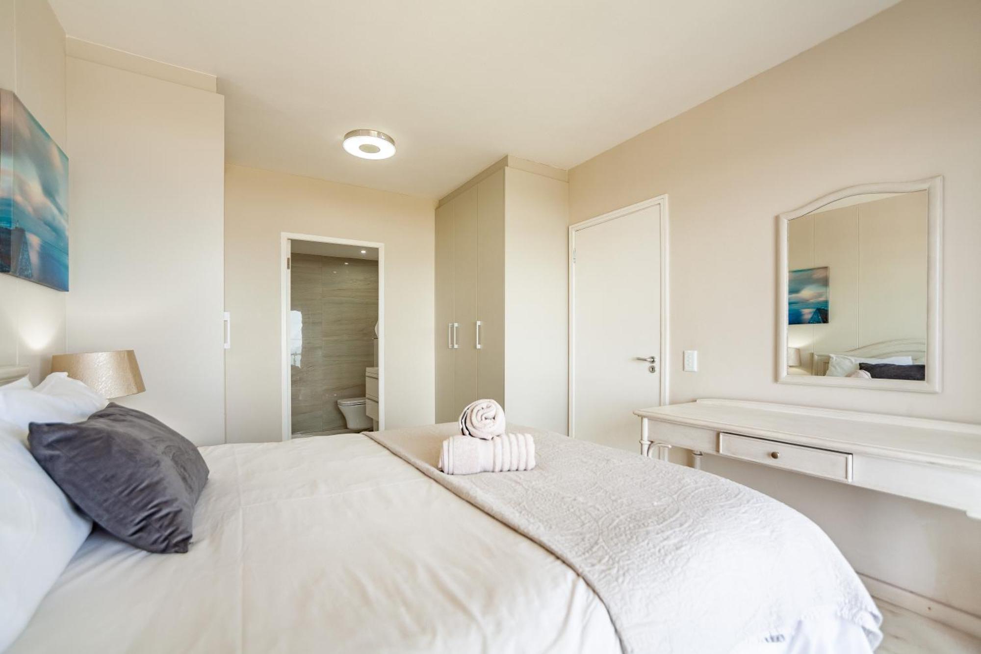 Luxury Private Beachfront 2 Bedroom Dolphin Apartment, Blouberg, Apartment