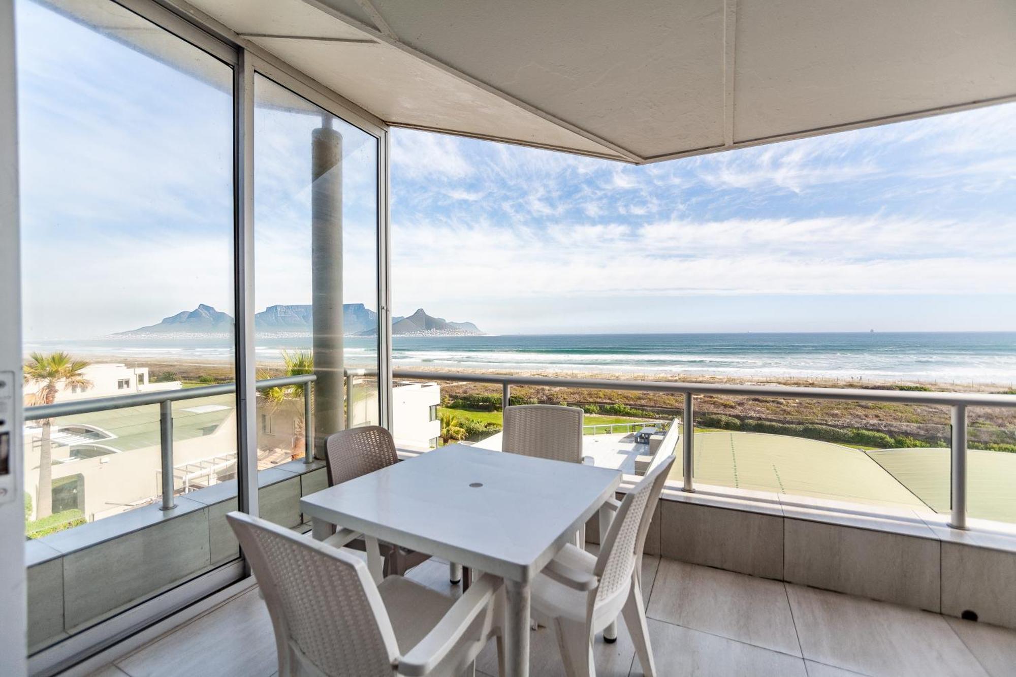 Luxury Private Beachfront 2 Bedroom Dolphin Apartment, Blouberg,