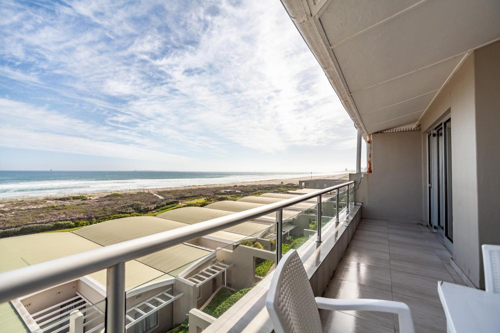 Apartment Luxury Private Beachfront 2 Bedroom Dolphin Apartment, Blouberg, *