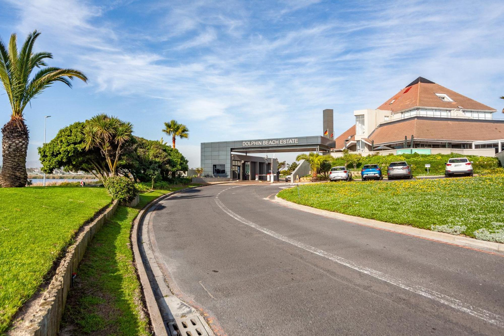 Luxury Private Beachfront 2 Bedroom Dolphin Apartment, Blouberg, Apartment Cape Town