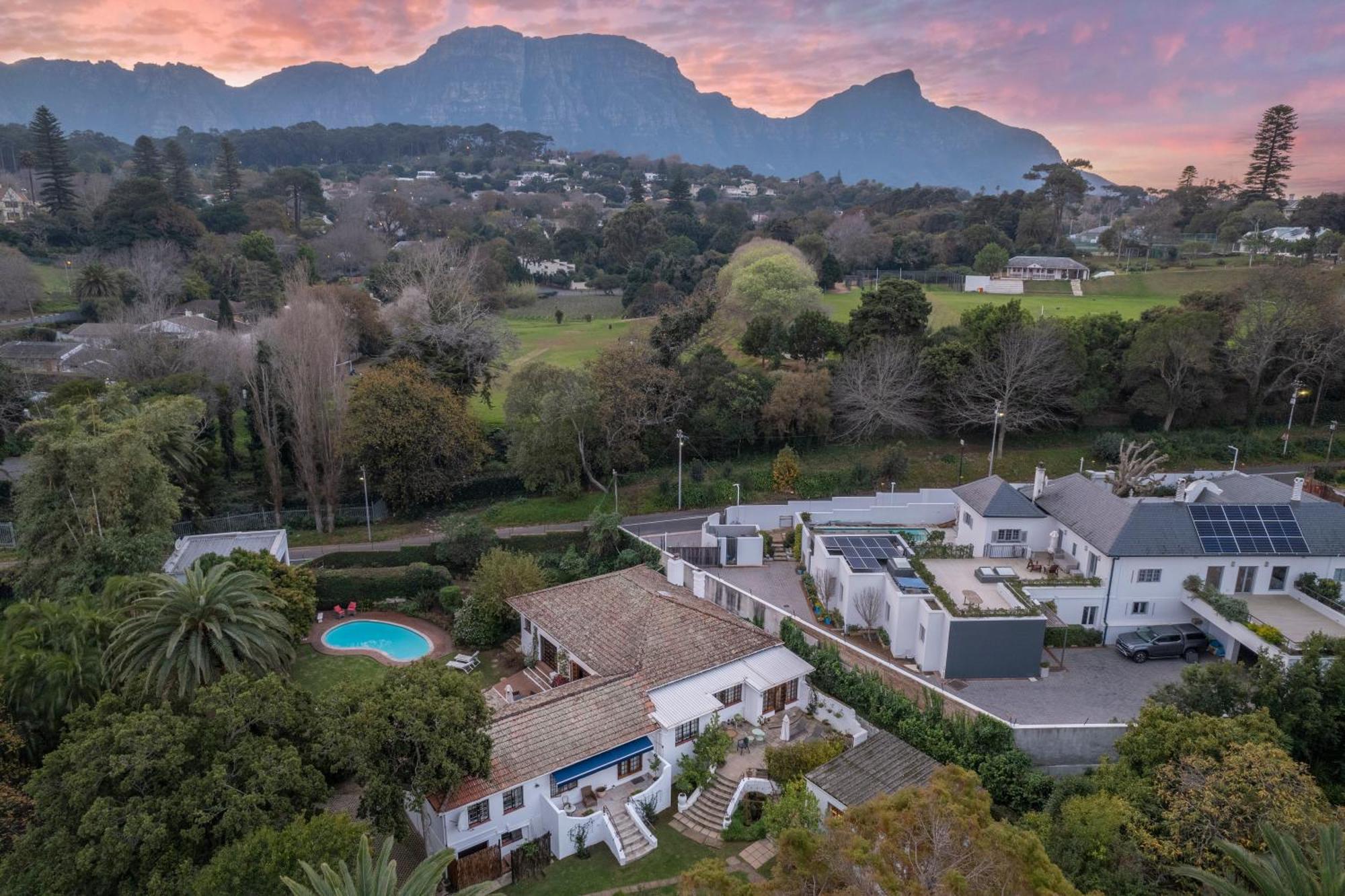 Guest house Hillingdale On Alexandra Cape Town