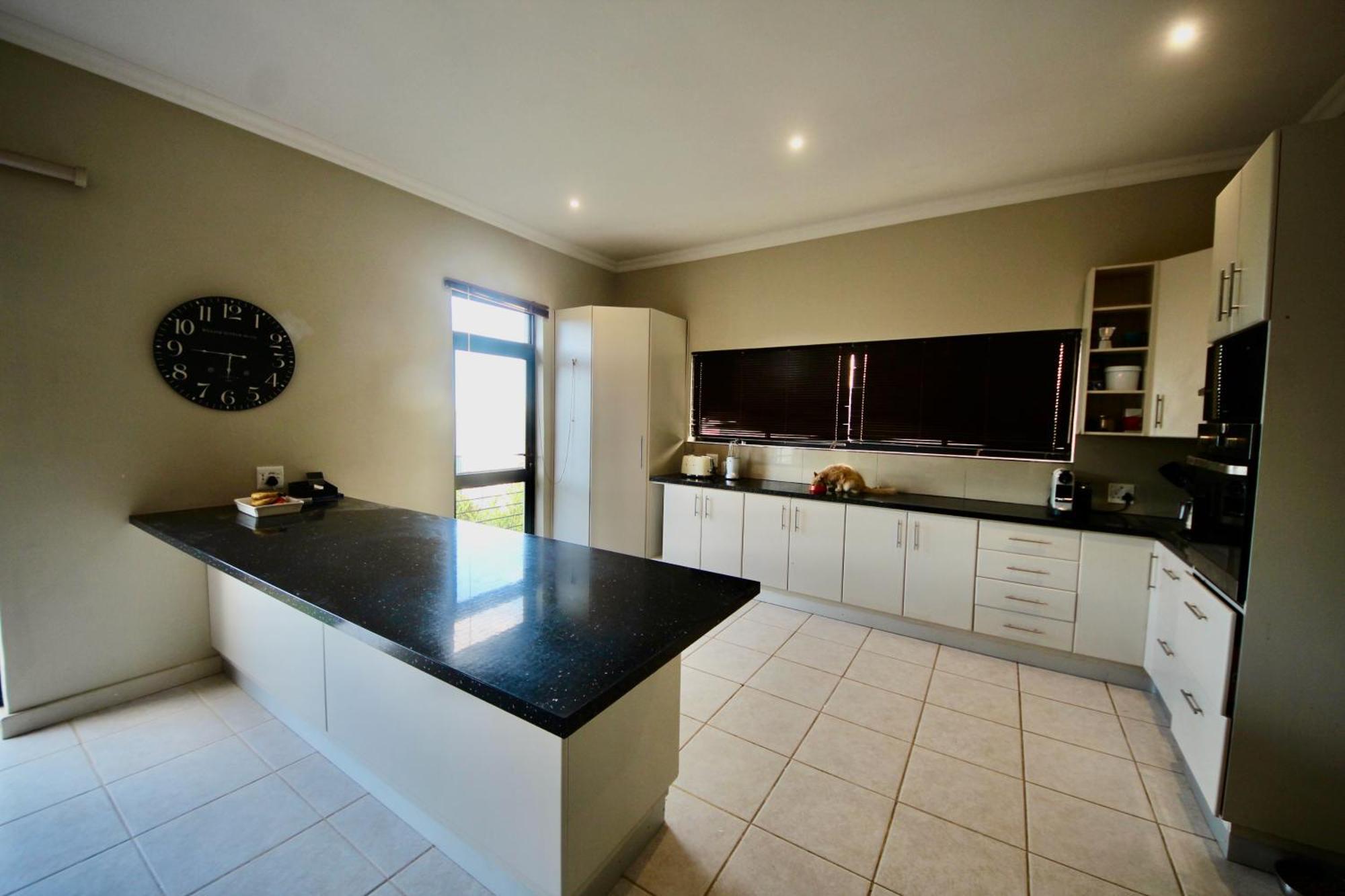 Family Home+views+pets+garden+solar Cape Town