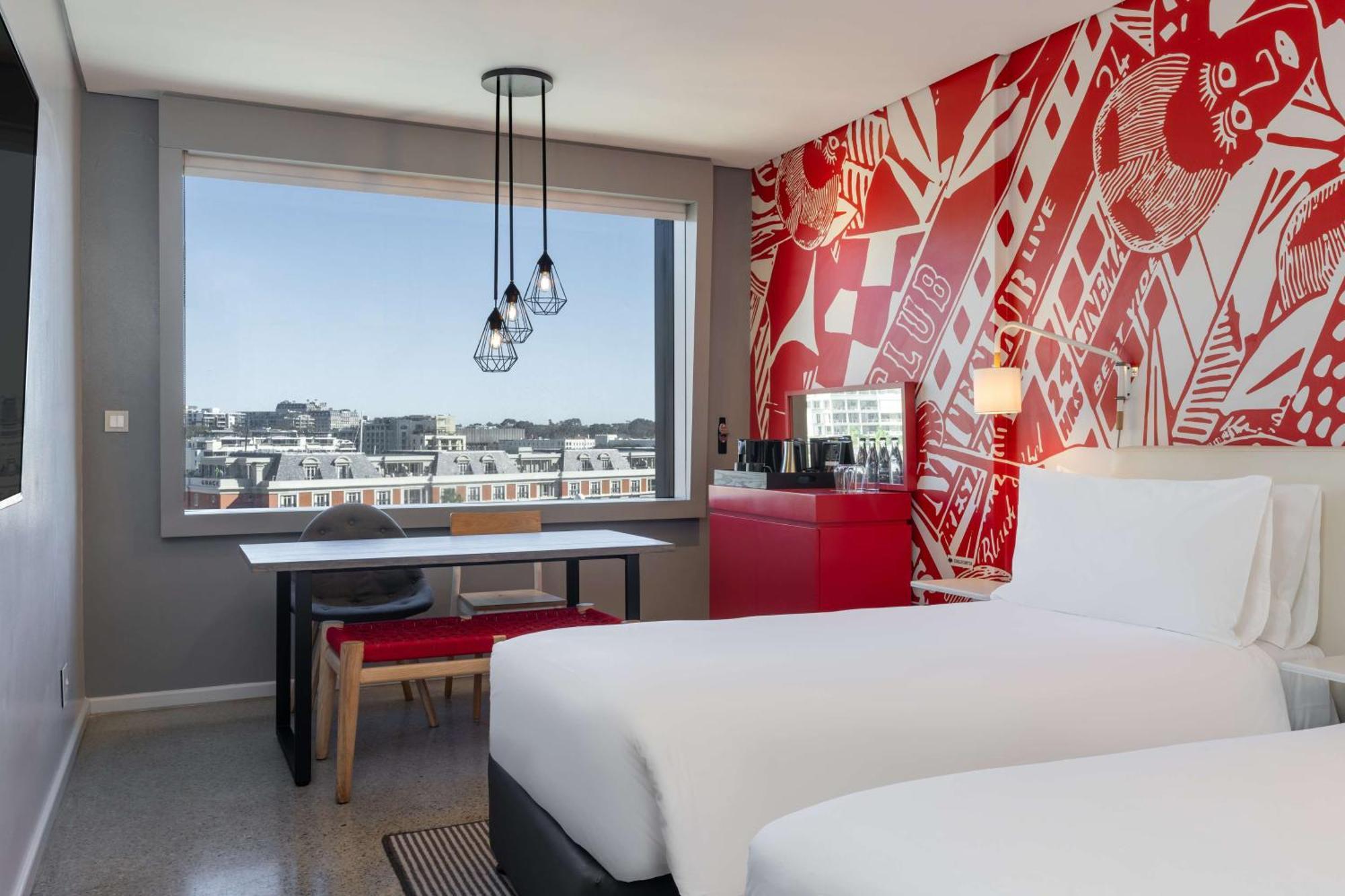 Radisson Red V&a Waterfront 3*