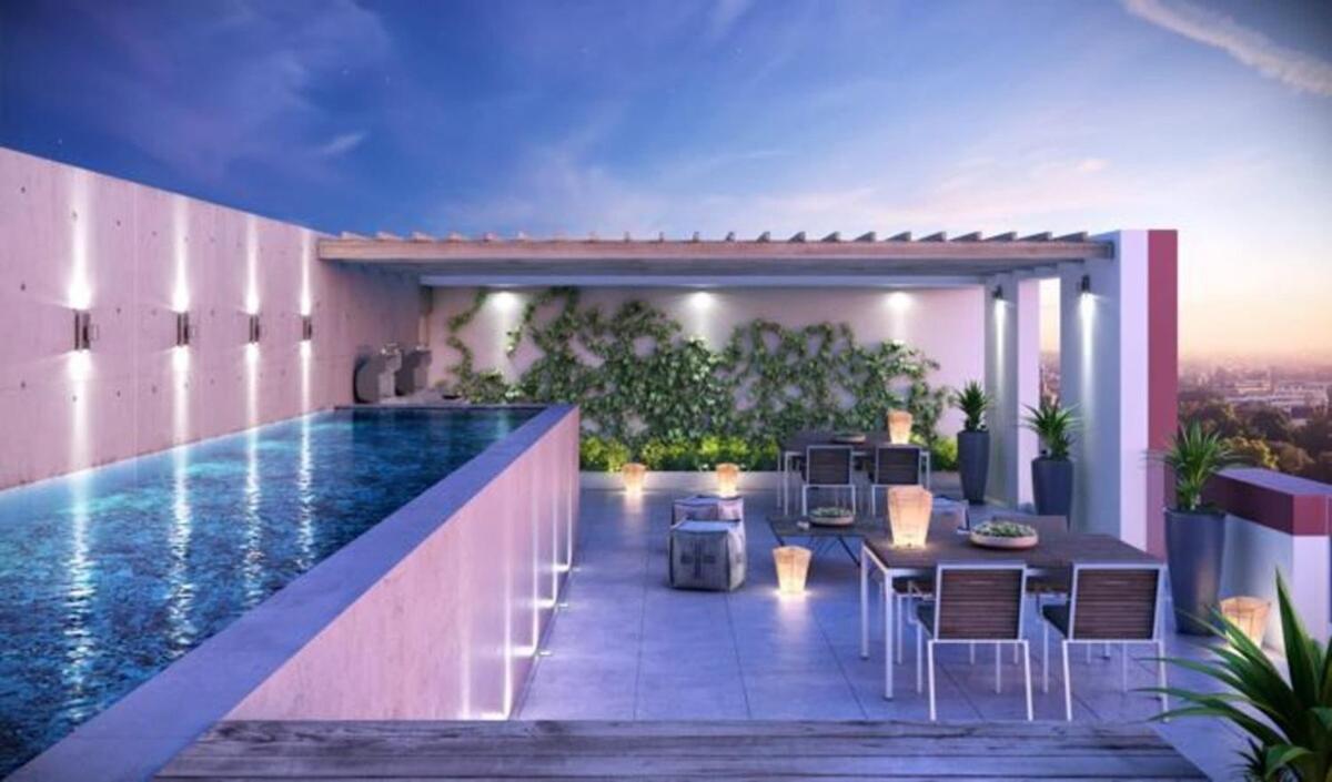 Paragon Luxe Modern Rooftop Pool *
