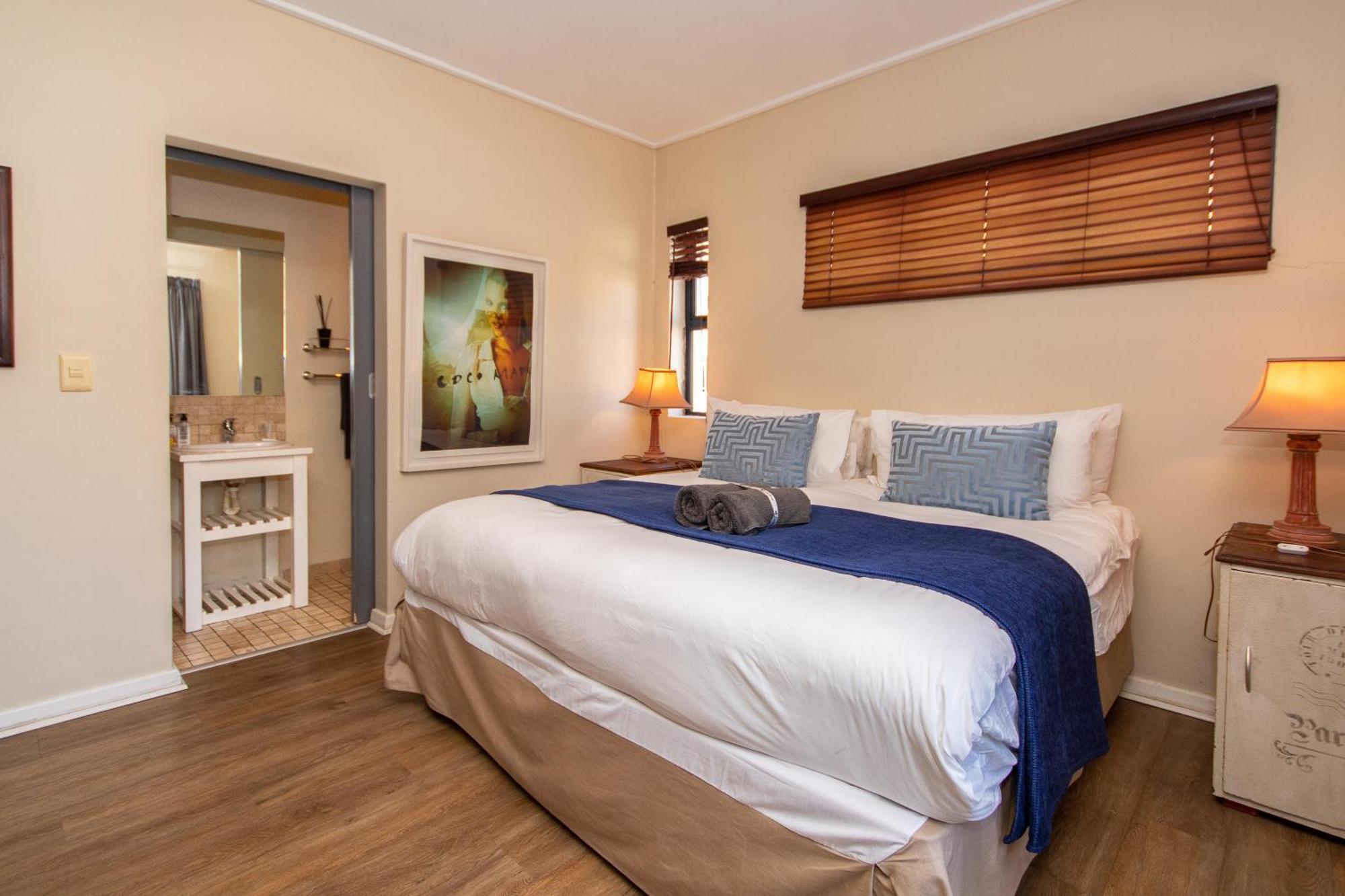 Bowl Stylish Home, In Walking Distance Flatrock Apartment *