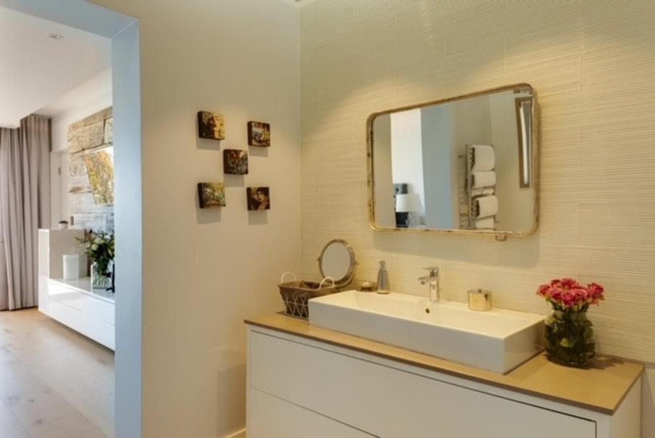 Element House - Contemporary And Upmarket Pousada
