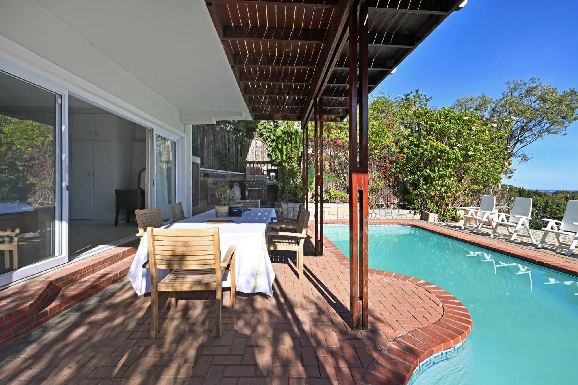 Perfect Location Walk To And Sea Views