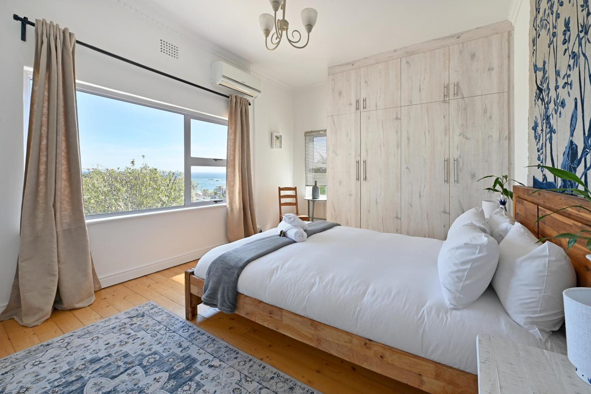 Perfect Location Walk To And Sea Views