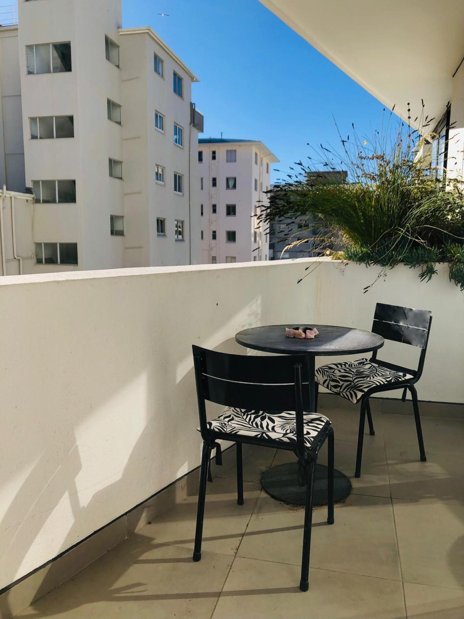 Blissful At The Flamingo Apartment