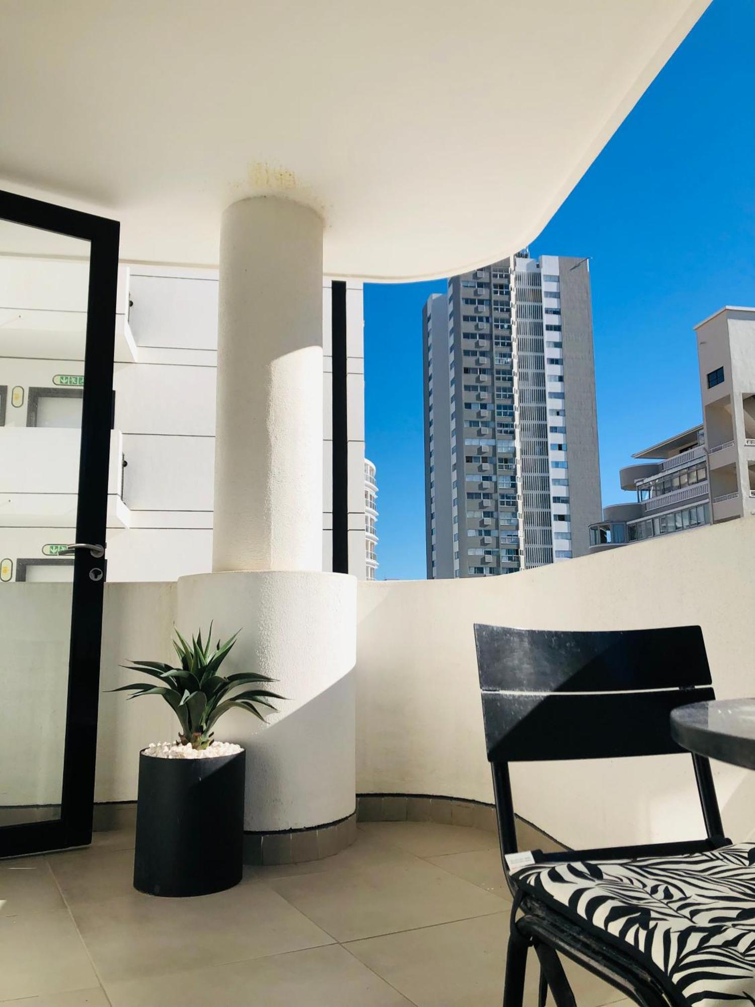 Blissful At The Flamingo Apartment *