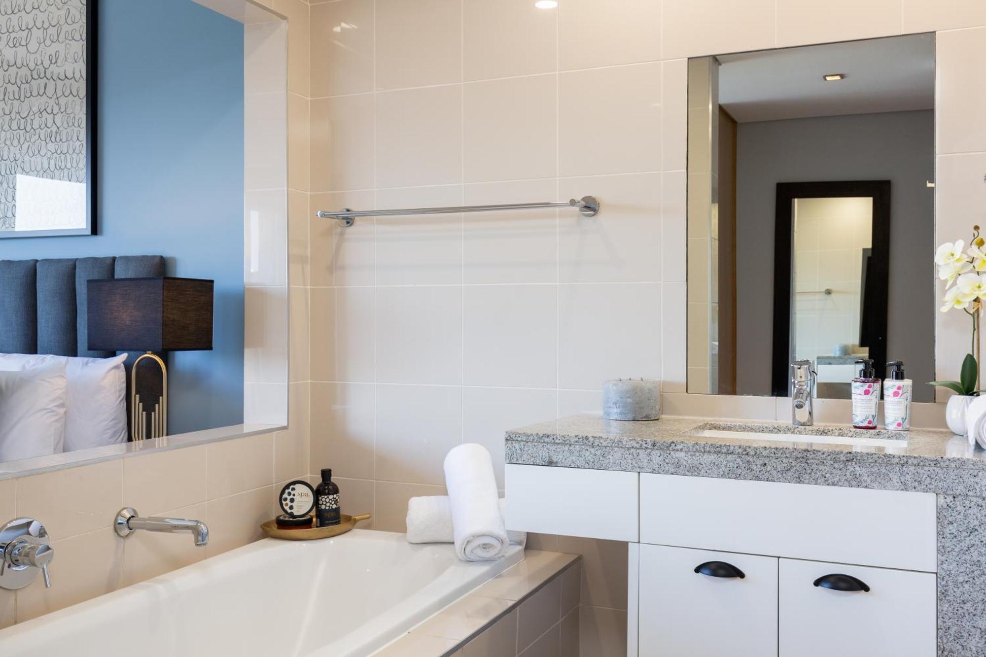 Harbour's Edge Walk To V & A Waterfront And Cticc Apartment *