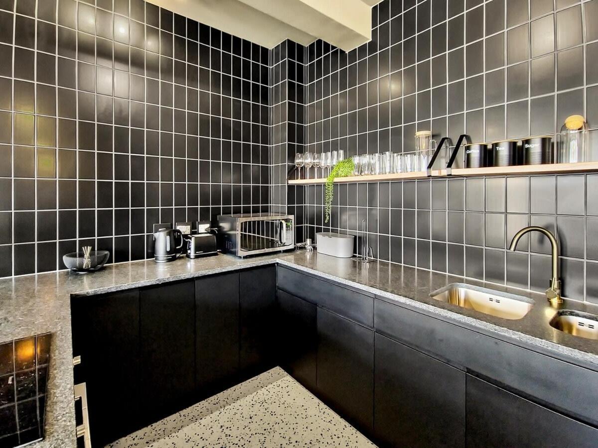 Luxurious Hotel-type Living Couples Retreat- Pool Cape Town