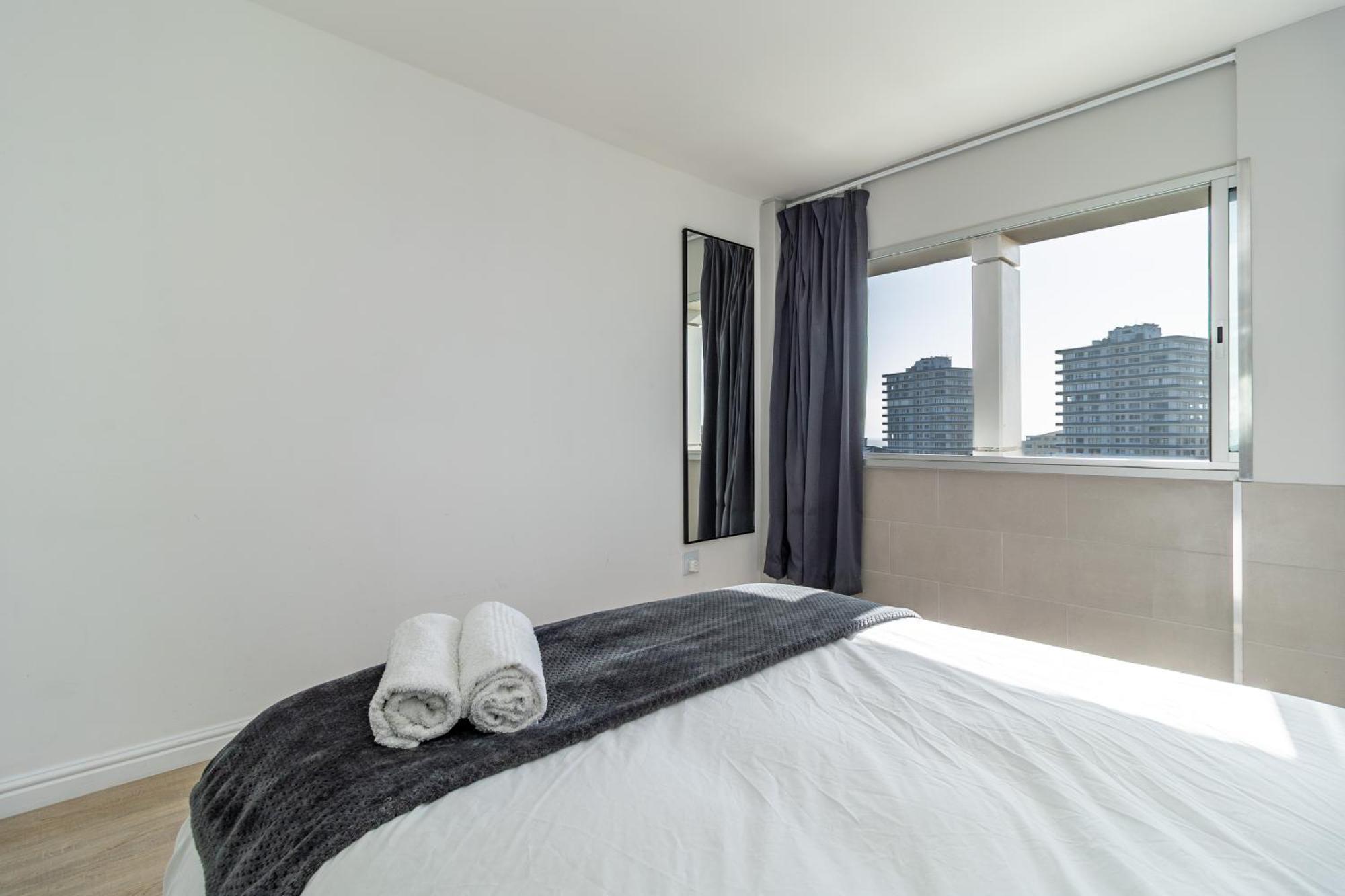 Apartment 1 Bedroom Apartment, The Centurion, Seapoint, Cape Town, South Africa *