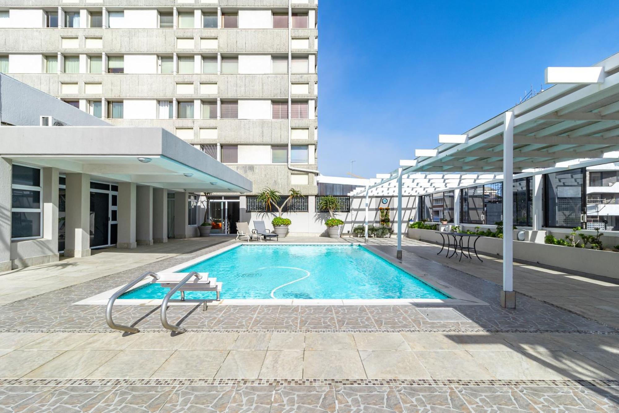1 Bedroom Apartment, The Centurion, Seapoint, Cape Town, South Africa *
