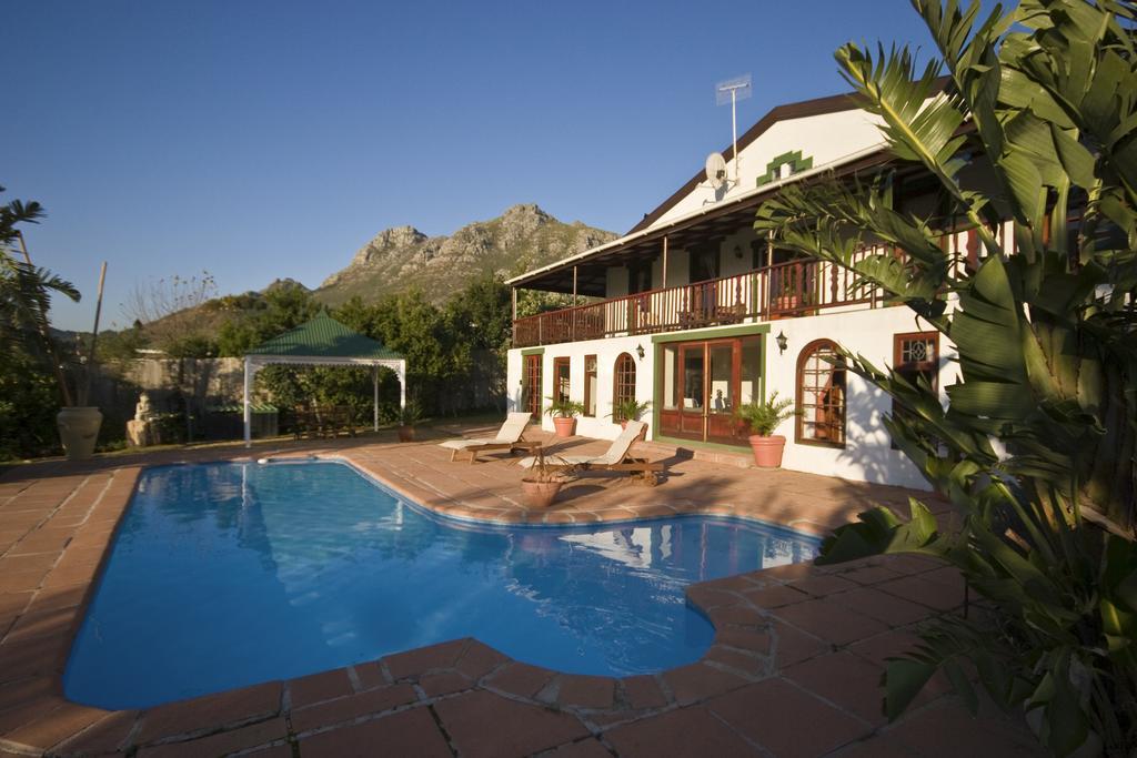 Rose Manor Aparthotel