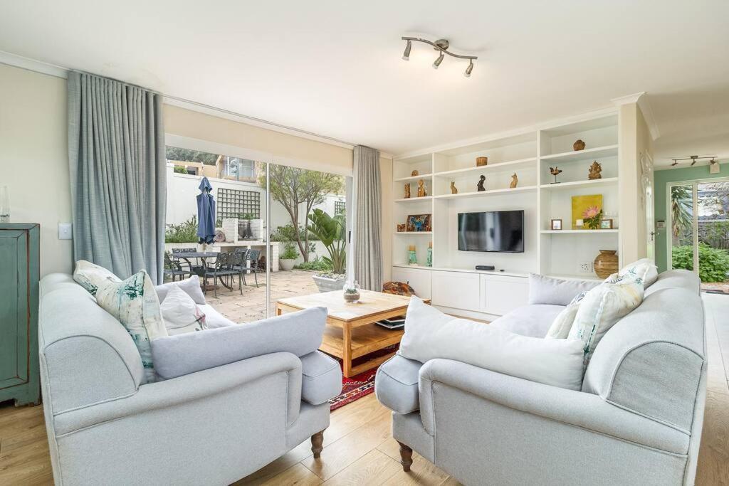 3 Bedroom Family Home, Houtbay, Cape Town, South Africa *