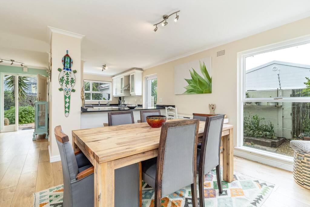 Holiday home 3 Bedroom Family Home, Houtbay, Cape Town, South Africa