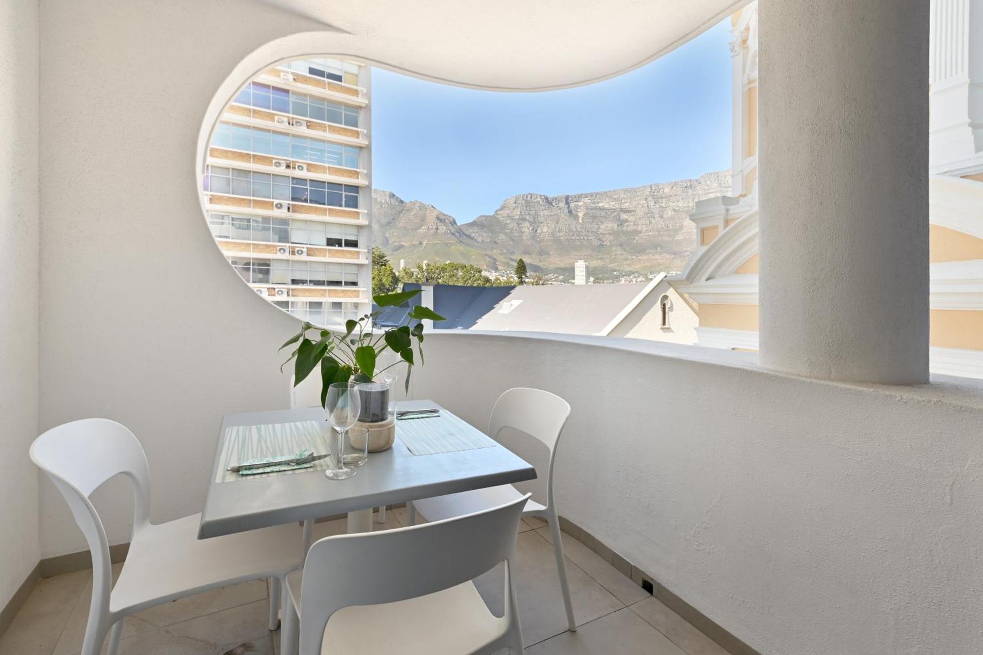 Upper Balcony And Parking Cidade Do Cabo