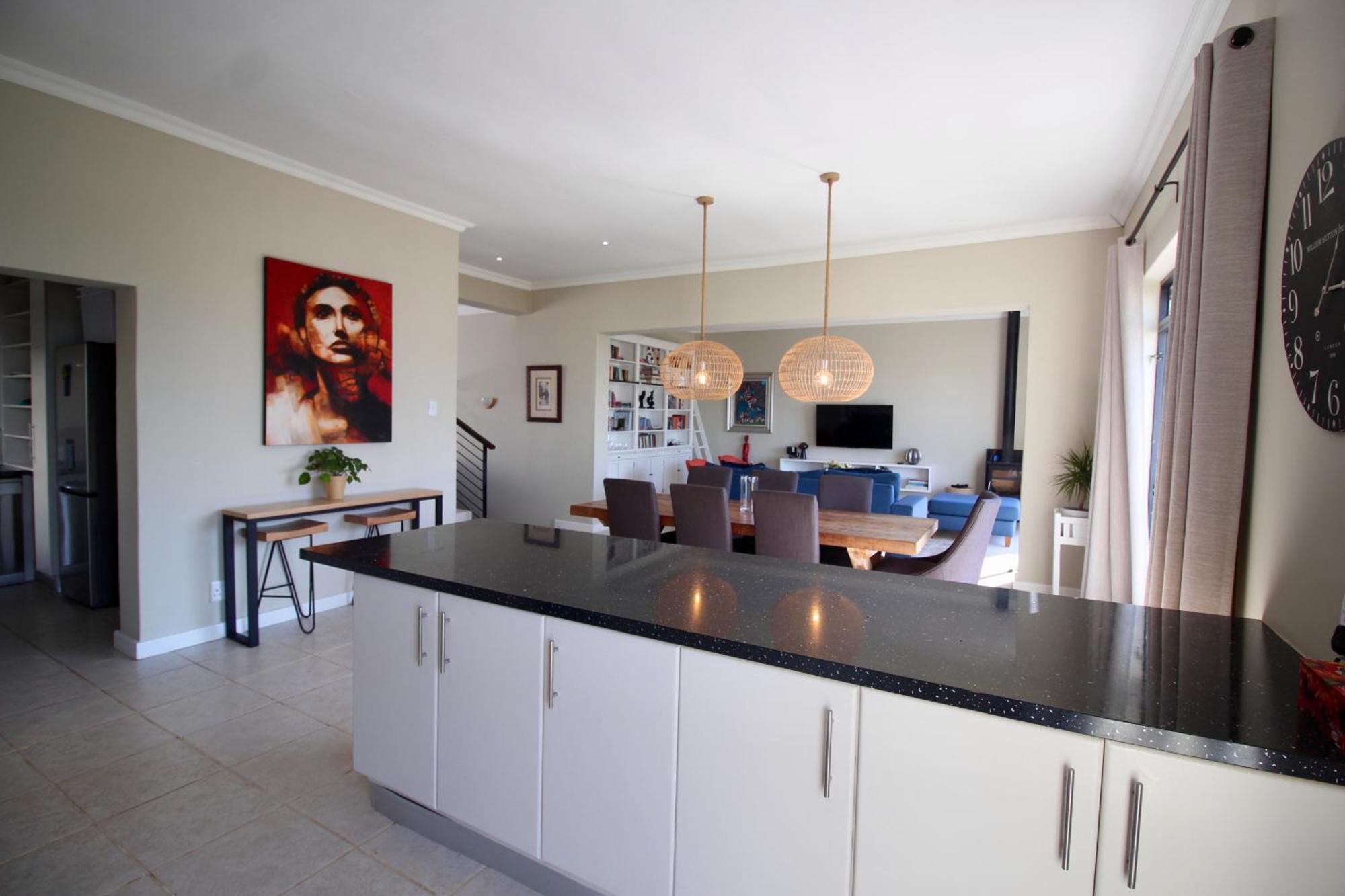Family Home+views+pets+garden+solar