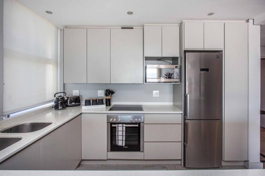 Sea Views 3 Bed - The Fairmont - Sea Point Bantrybay Apartamento Cidade Do Cabo