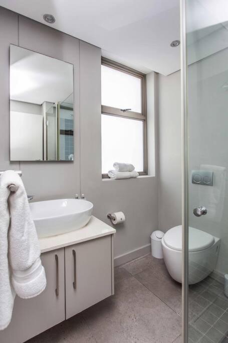 Sea Views 3 Bed - The Fairmont - Sea Point Bantrybay Cidade Do Cabo