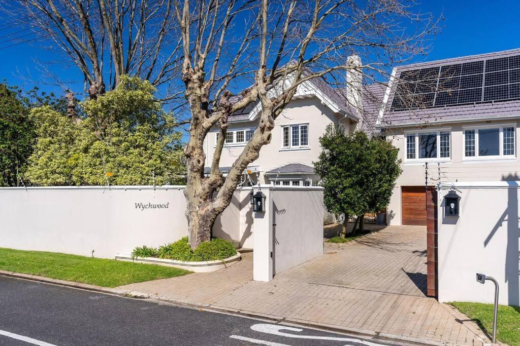Elite Oasis With Private Padel Court