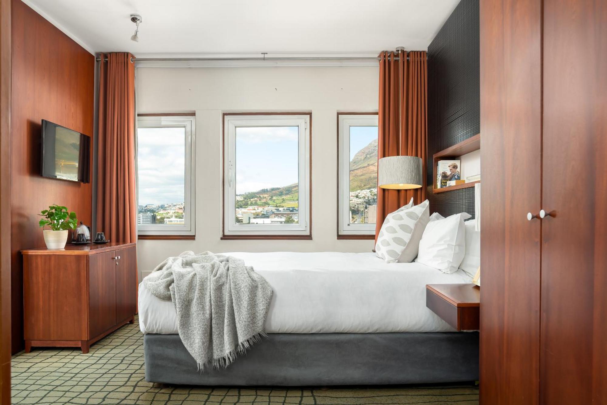 Neighbourgood East 3*