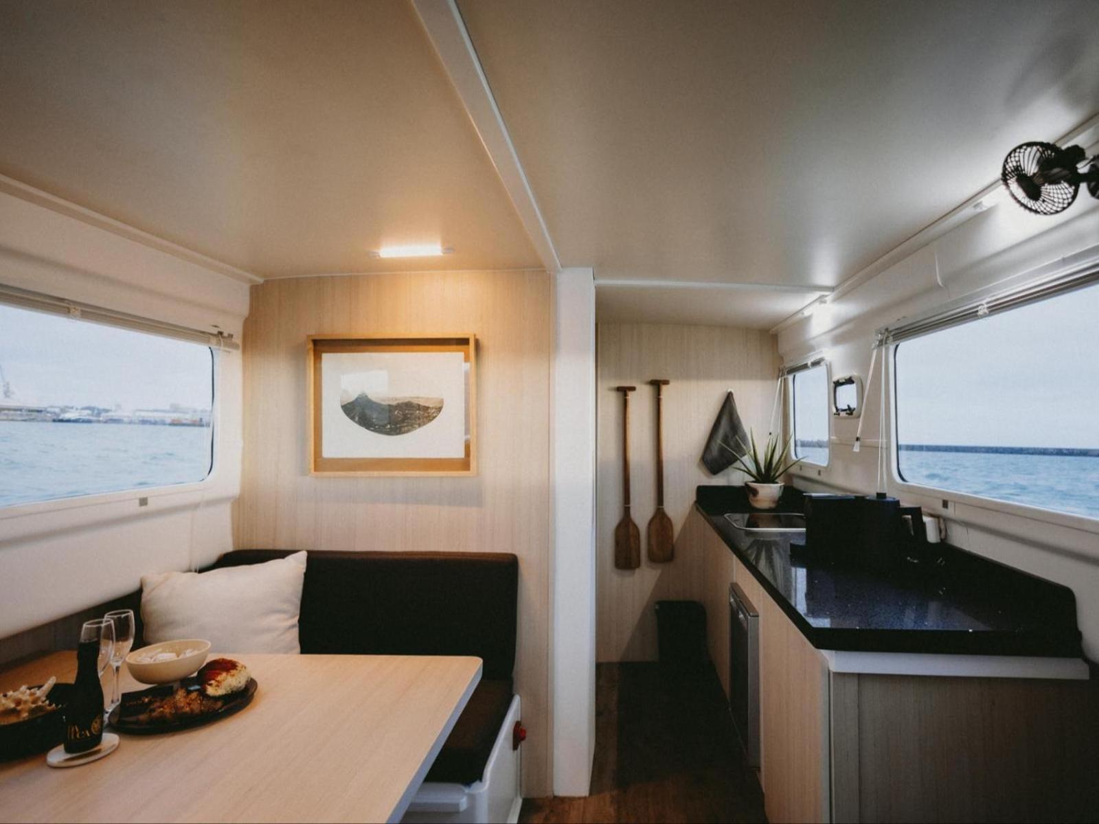 Waterfront Houseboat Botel *