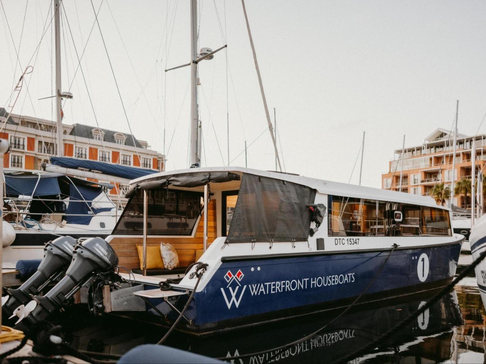Botel Waterfront Houseboat *
