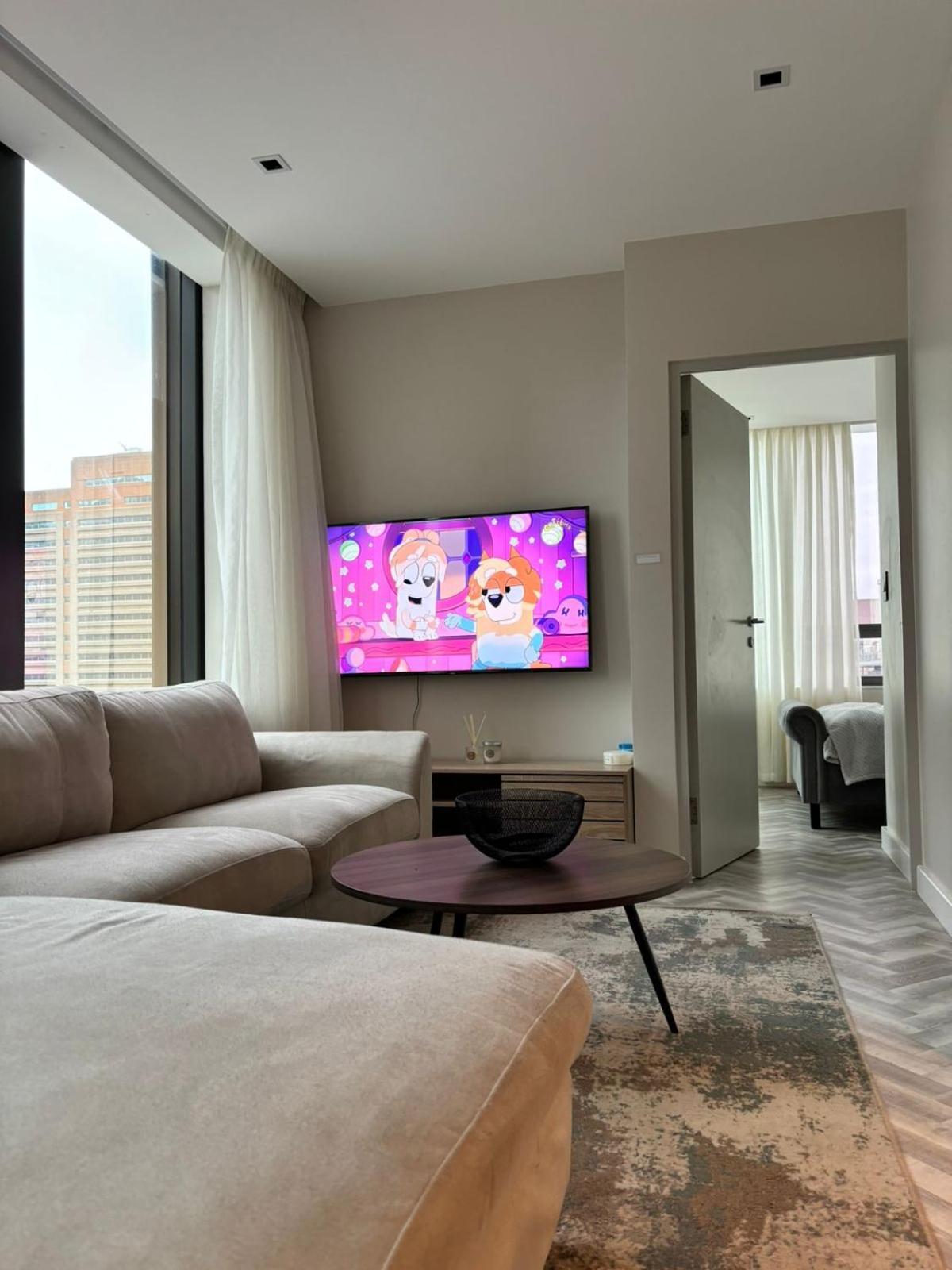 Apartment 1bed In Foreshore Place Views 1202