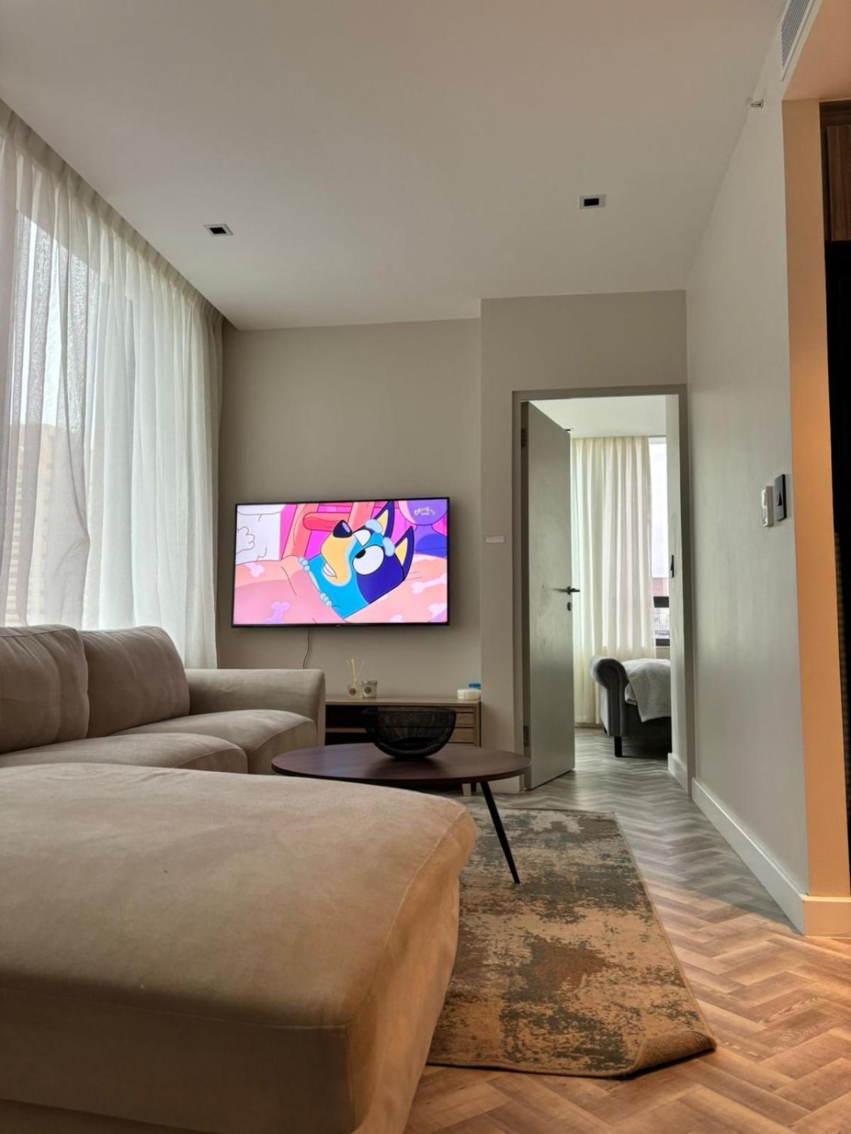 1bed In Foreshore Place Views 1202 Apartment *