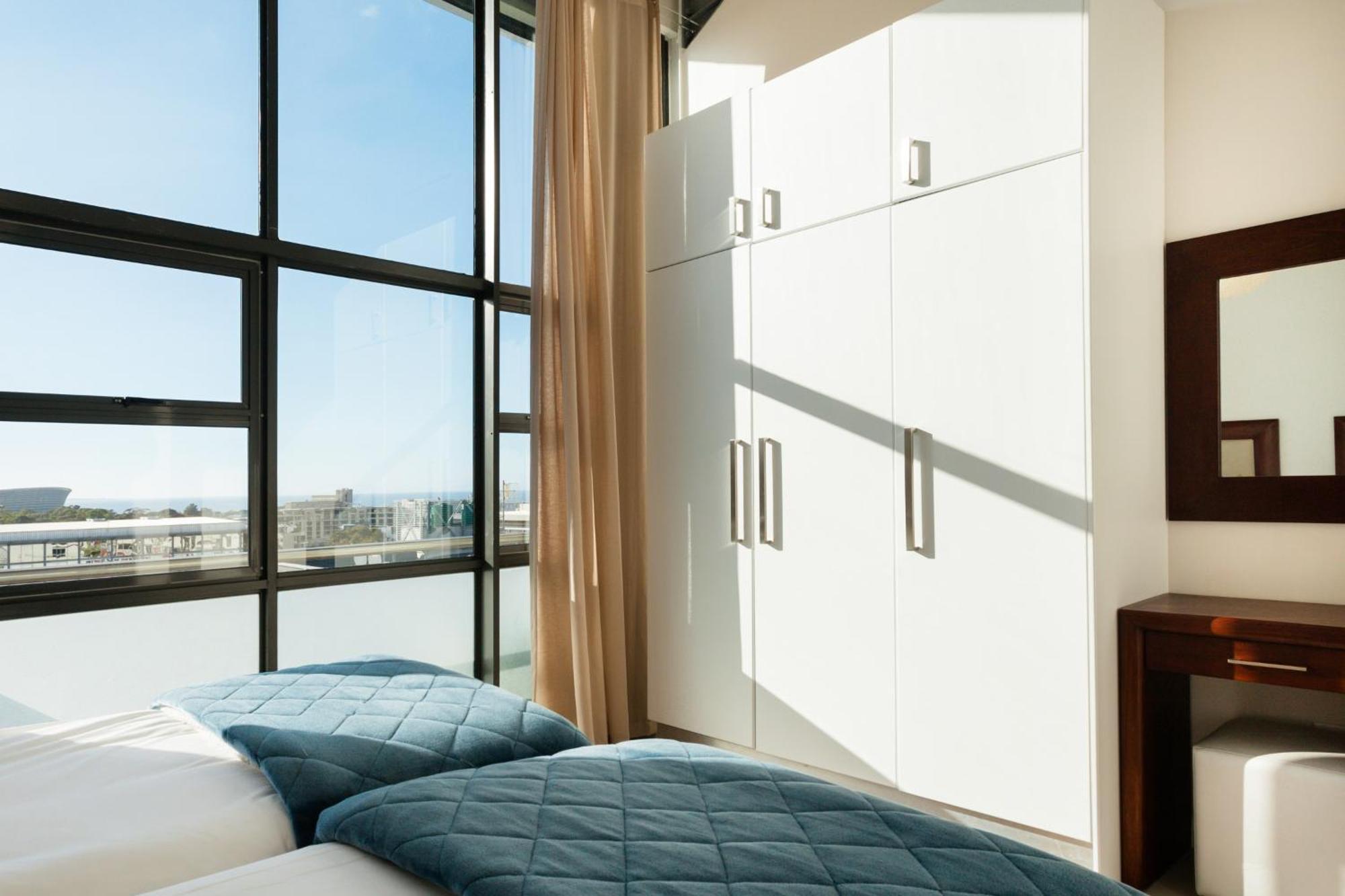 Luxe Penthouse With Private Rooftop Pool, Deck & Panoramic Views Apartment