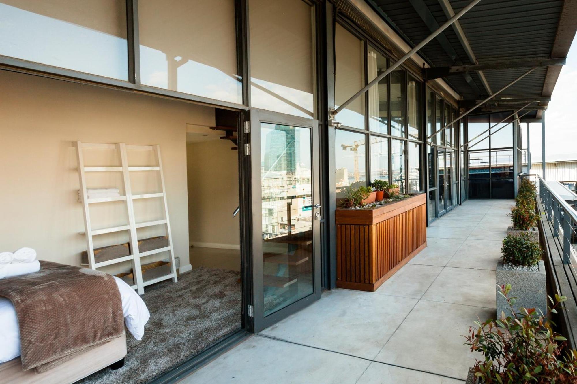 Luxe Penthouse With Private Rooftop Pool, Deck & Panoramic Views Cape Town