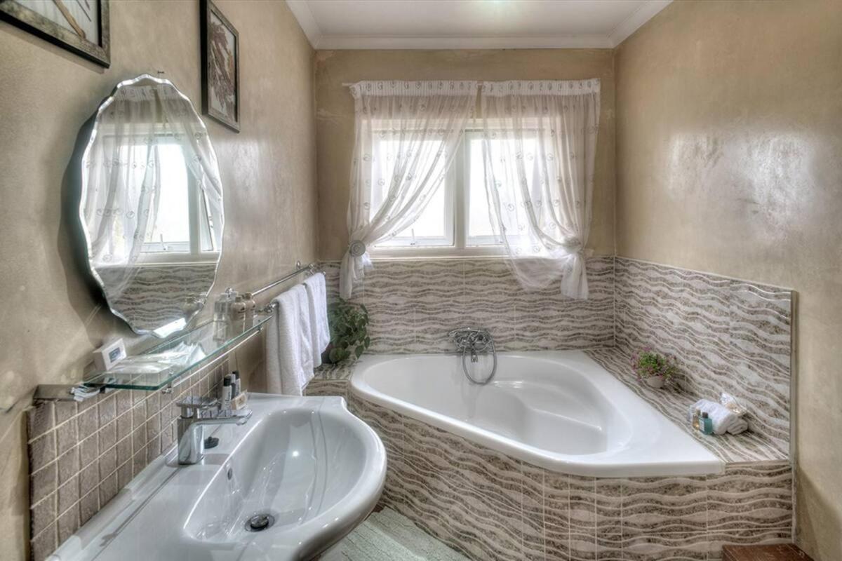 Tuscan Felice Near West Coast Villa *