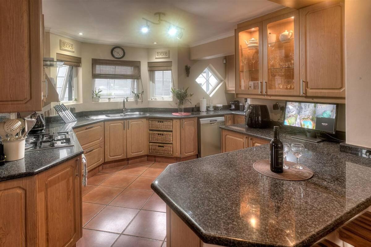 Villa Tuscan Felice Near West Coast Cape Town