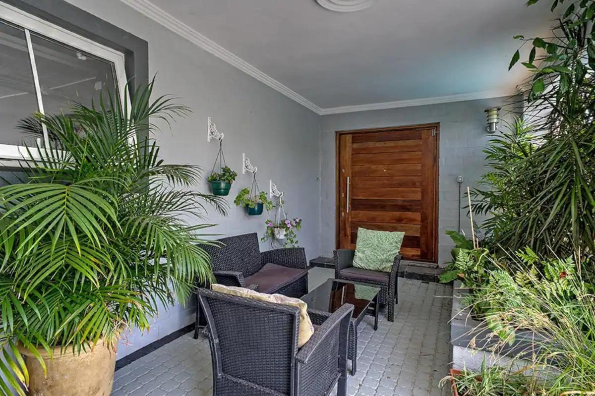 Villa Tuscan Felice Near West Coast