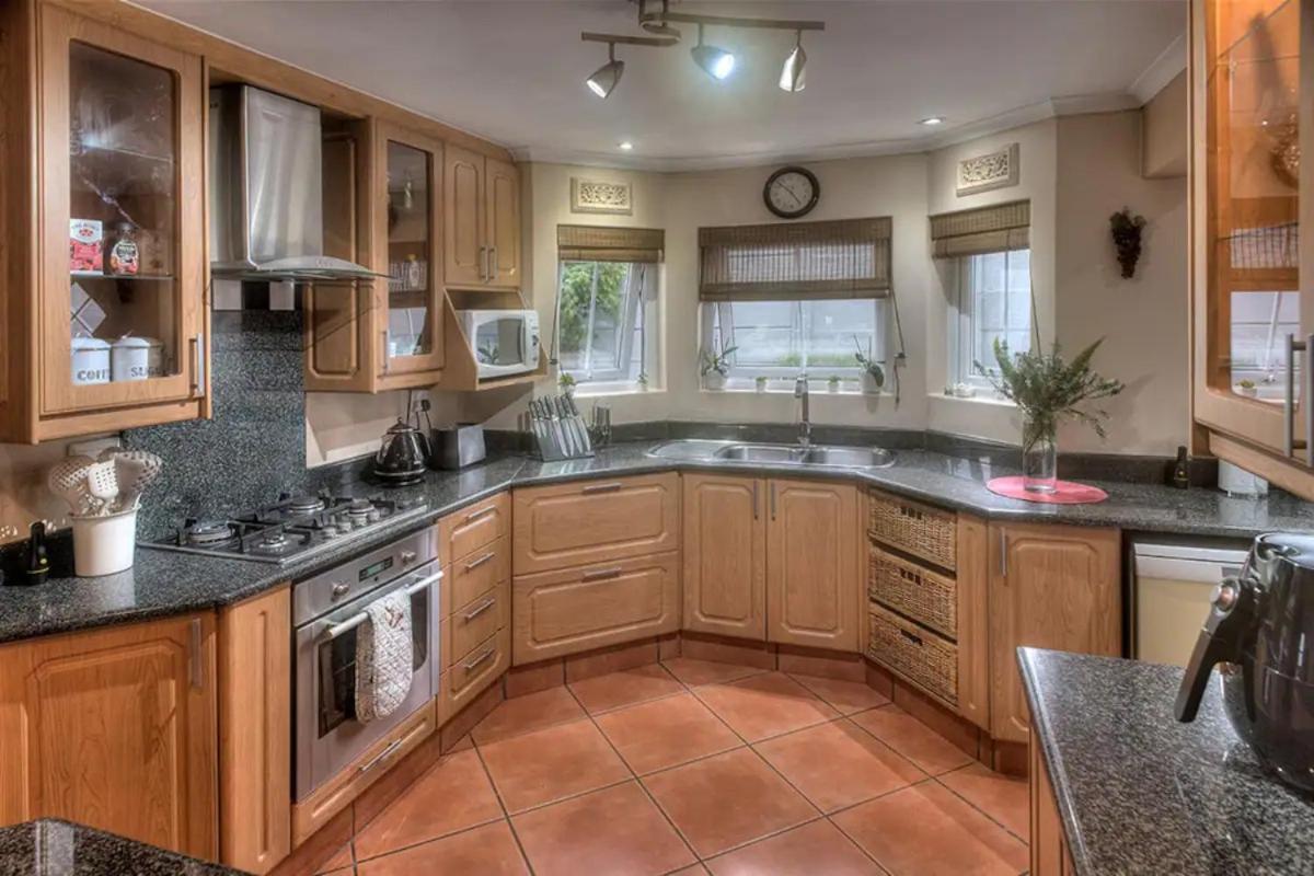 Villa Tuscan Felice Near West Coast Cape Town