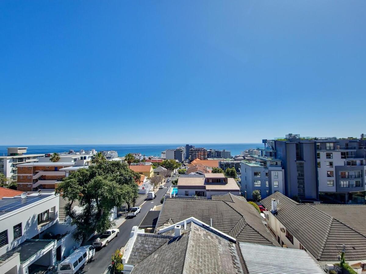Stunning Brand New Apartment, Pool, Wifi, Secure *
